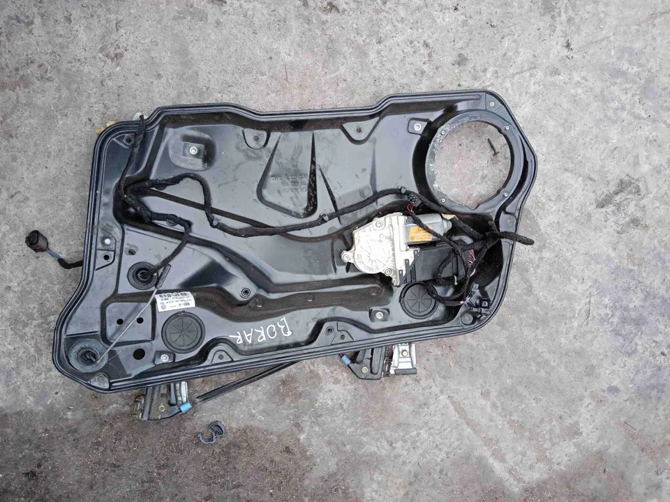 Стеклоподъемник электрический Volkswagen Bora, 2000 г.
