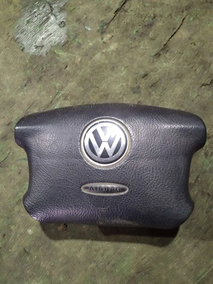 Подушка безопасности водителя Volkswagen Golf, 2001 г.