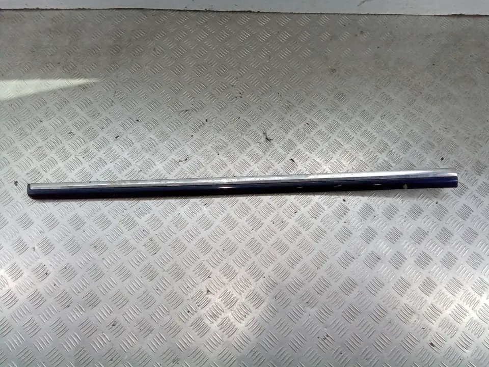 Молдинг двери передней левой Volkswagen Passat, 2011 г.