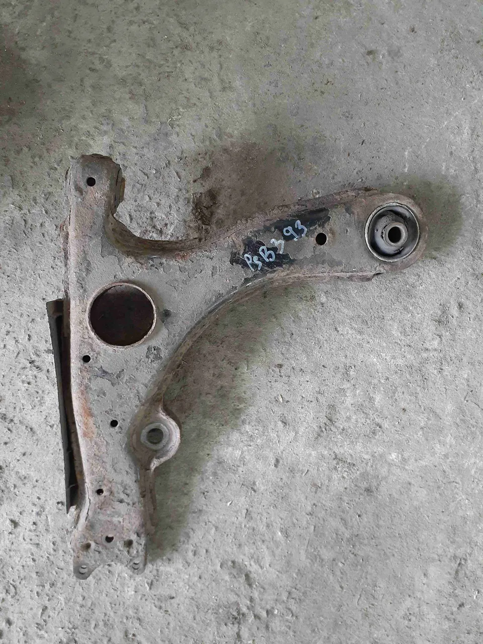 Рычаг передний Volkswagen Passat, 1991 г.
