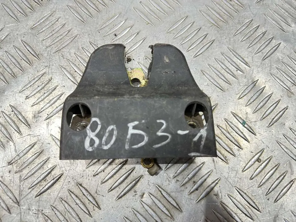 Замок багажника Audi 80, 1990 г.