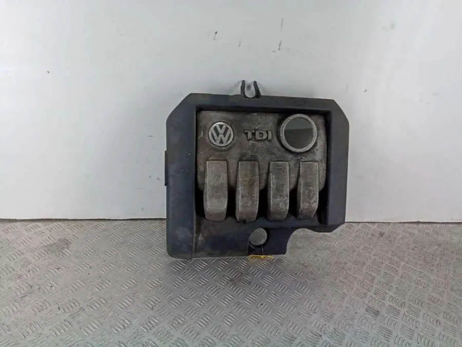 Декоративная крышка двигателя Volkswagen Golf, 2007 г.