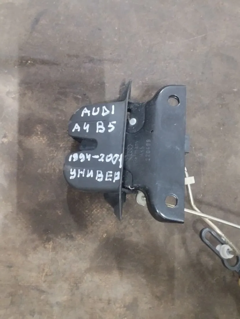 Замок багажника Audi A4, 2000 г.