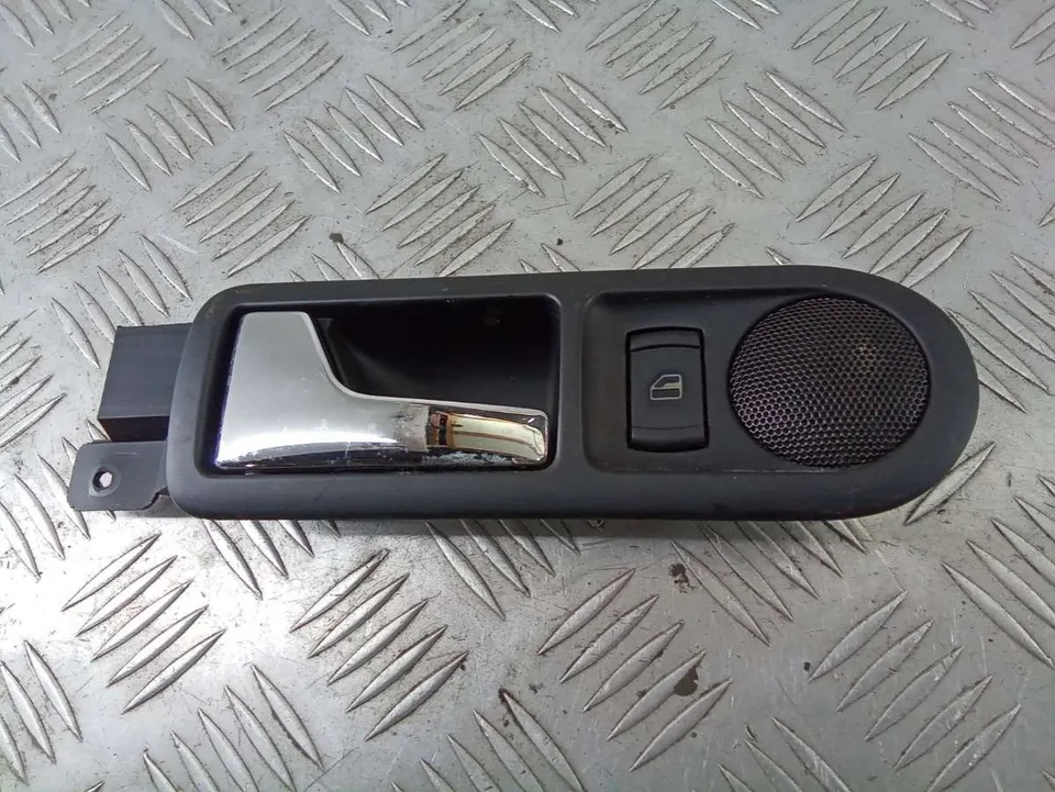 Ручка внутренняя задняя левая Volkswagen Passat, 2001 г.