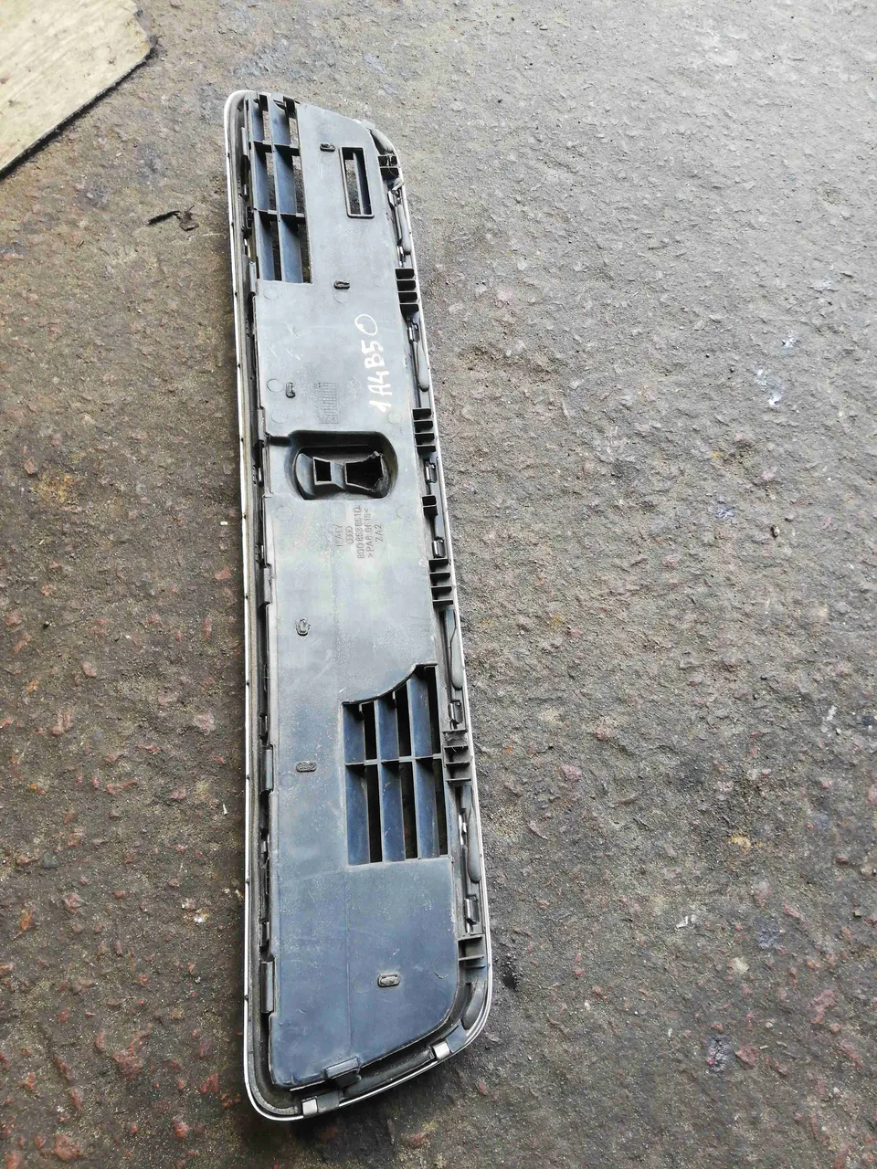 Решетка радиатора Audi A4, 2000 г.