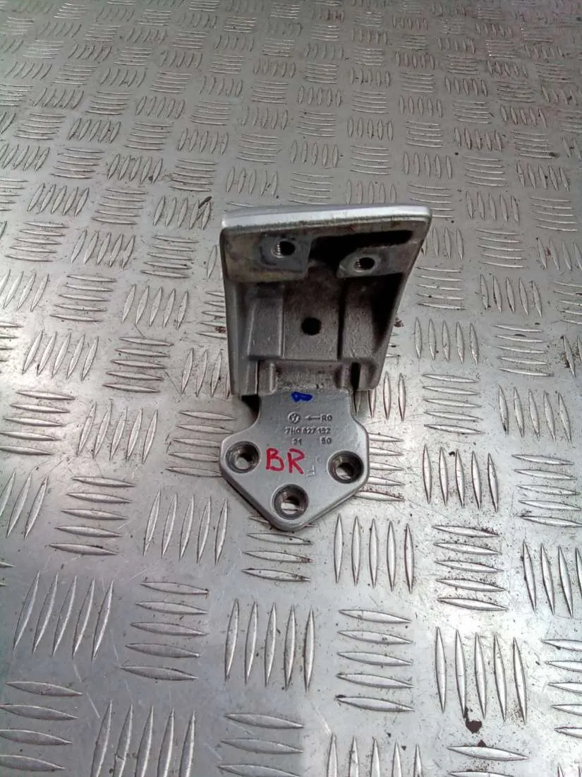 Петля двери задней правой Volkswagen Transporter, 2007 г.