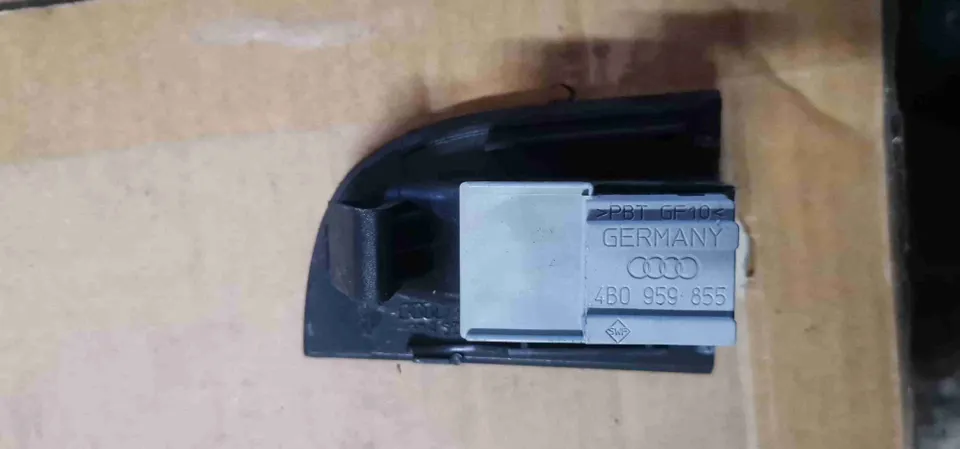 Кнопка стеклоподъемника Audi A6, 2003 г.