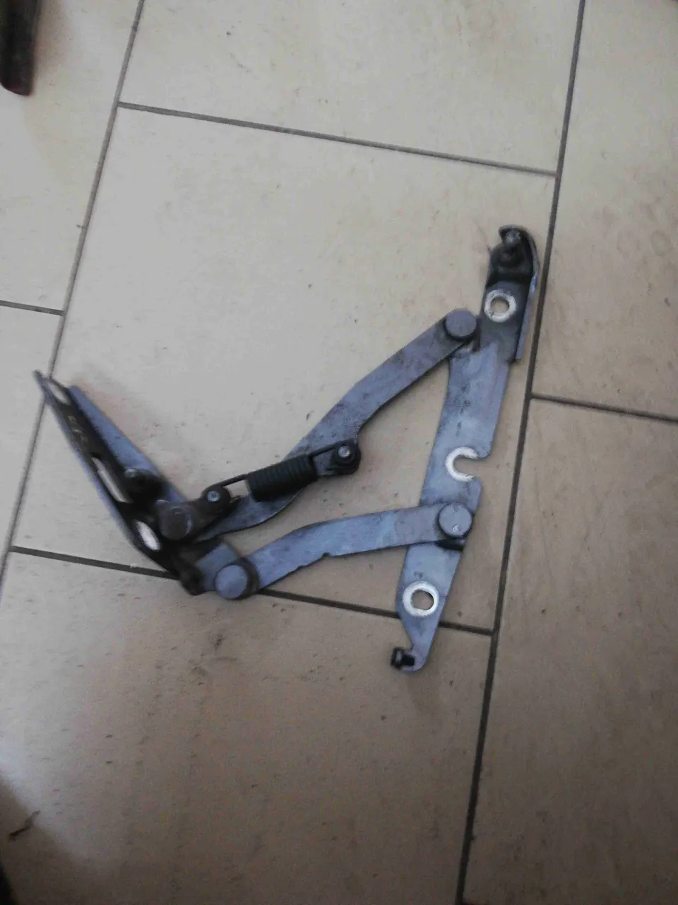 Петля крышки багажника Volkswagen Jetta, 2006 г.