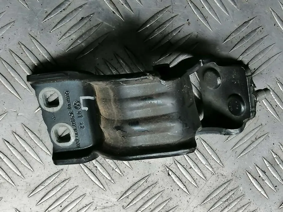 Петля крышки багажника Volkswagen Passat, 2012 г.