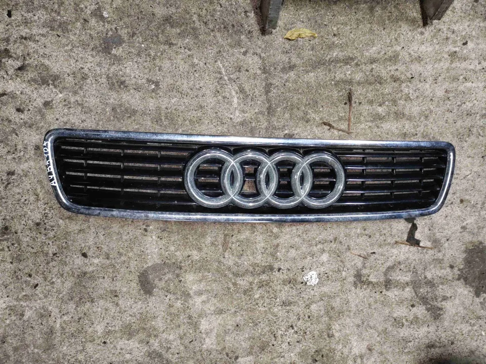 Решетка радиатора Audi A4, 1999 г.