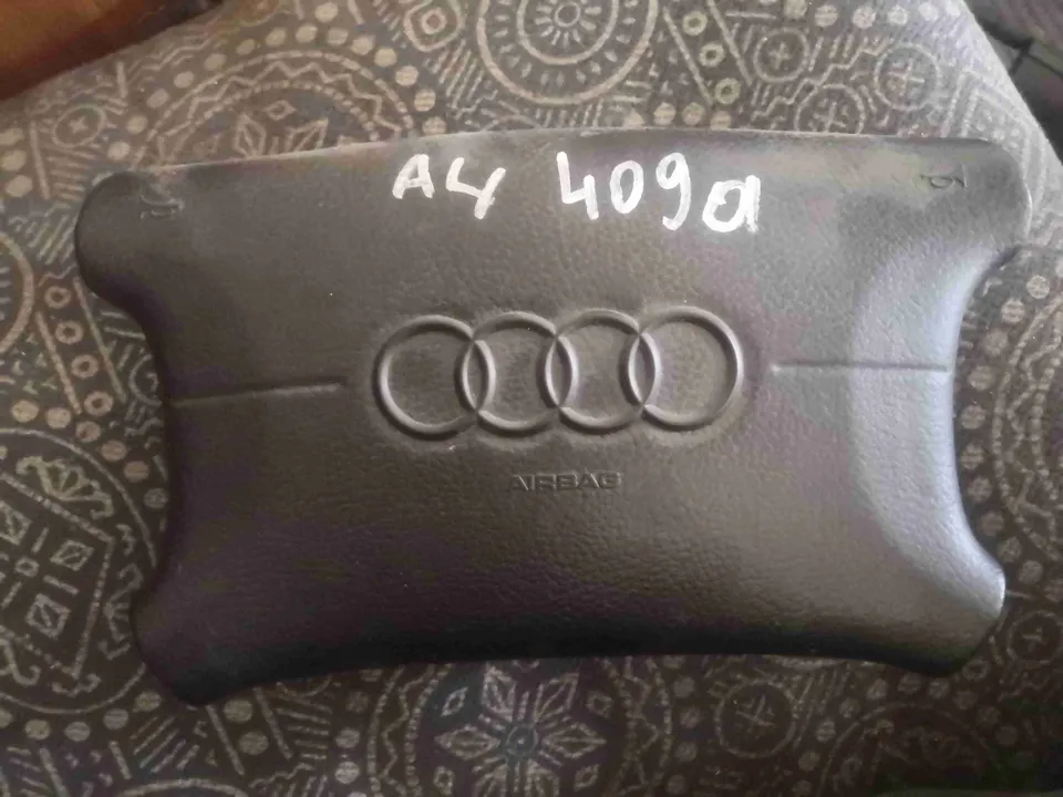 Подушка безопасности Audi A4, 1999 г.