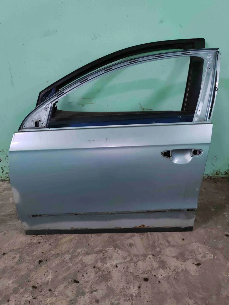 Дверь передняя левая Volkswagen Passat, 2006 г.