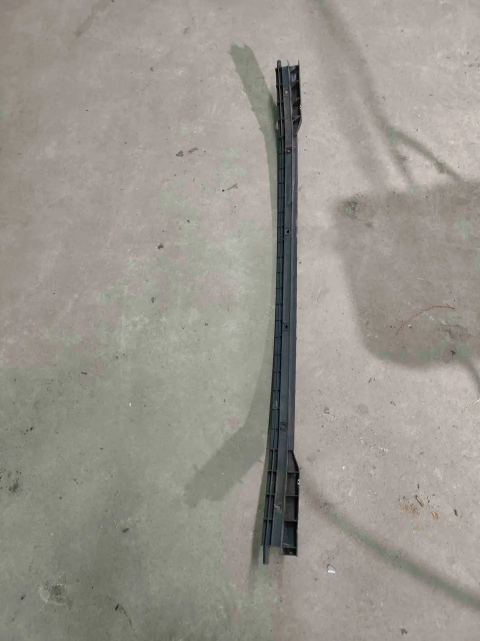 Кронштейн крепления бампера заднего Volkswagen Passat, 2001 г.