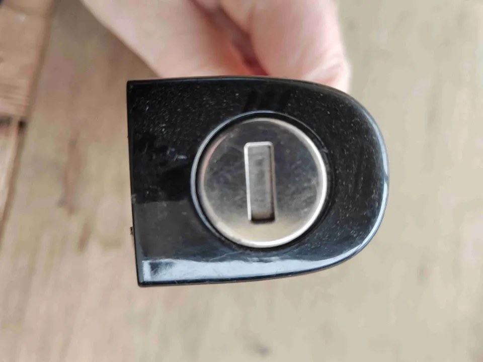 Личинка дверного замка Volkswagen Passat, 2004 г.