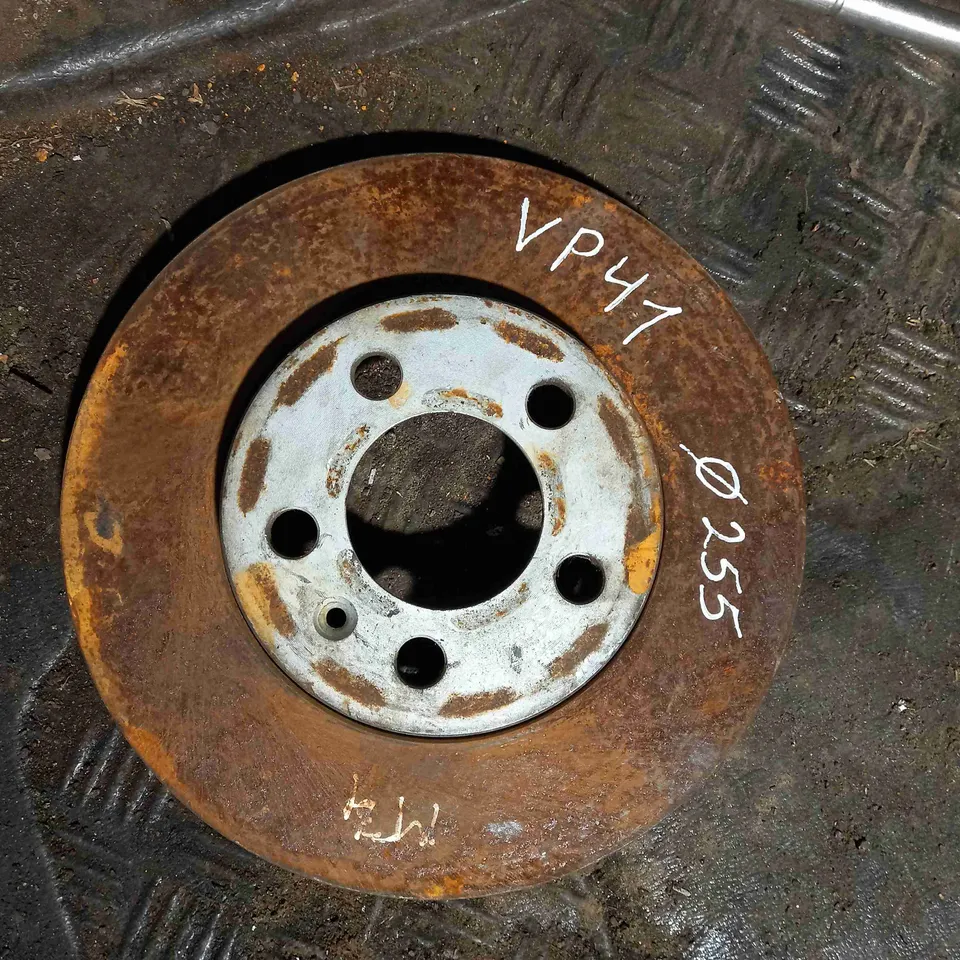 Диск тормозной передний Volkswagen Polo, 2002 г.