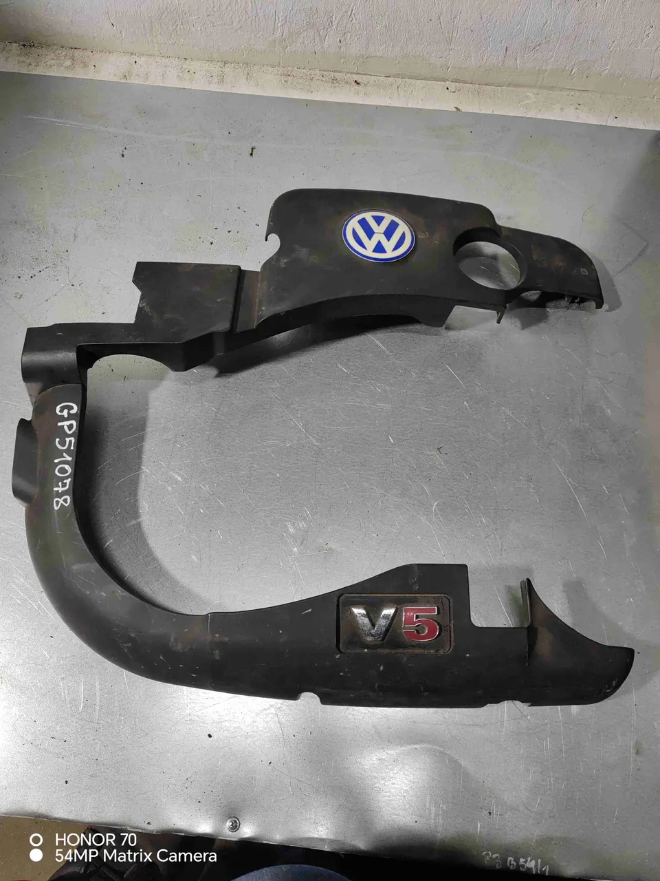 Декоративная крышка двигателя Volkswagen Passat, 2005 г.