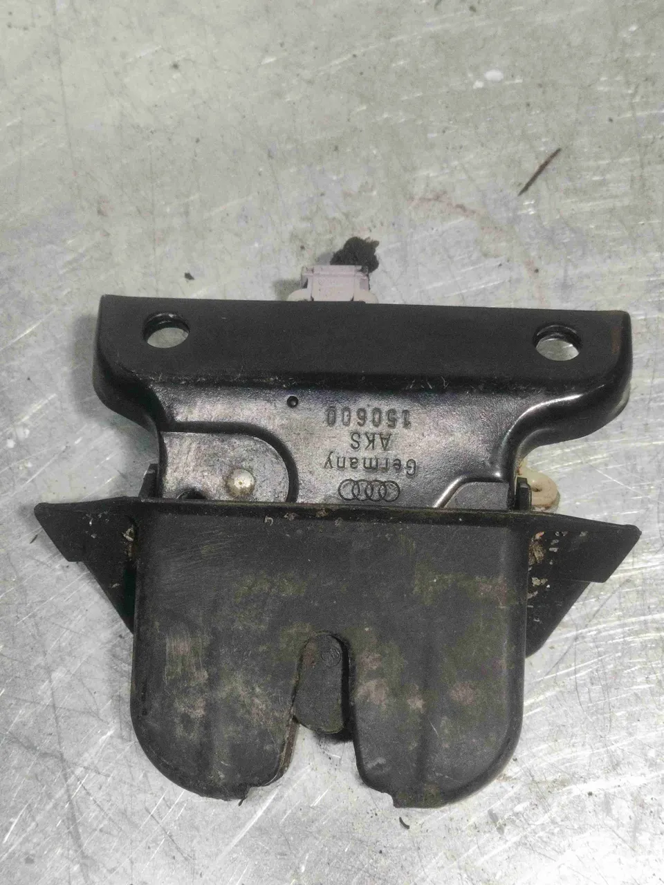 Замок багажника Audi A4, 2001 г.