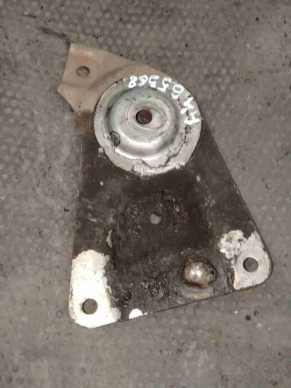 Кронштейн Audi A4, 2000 г.