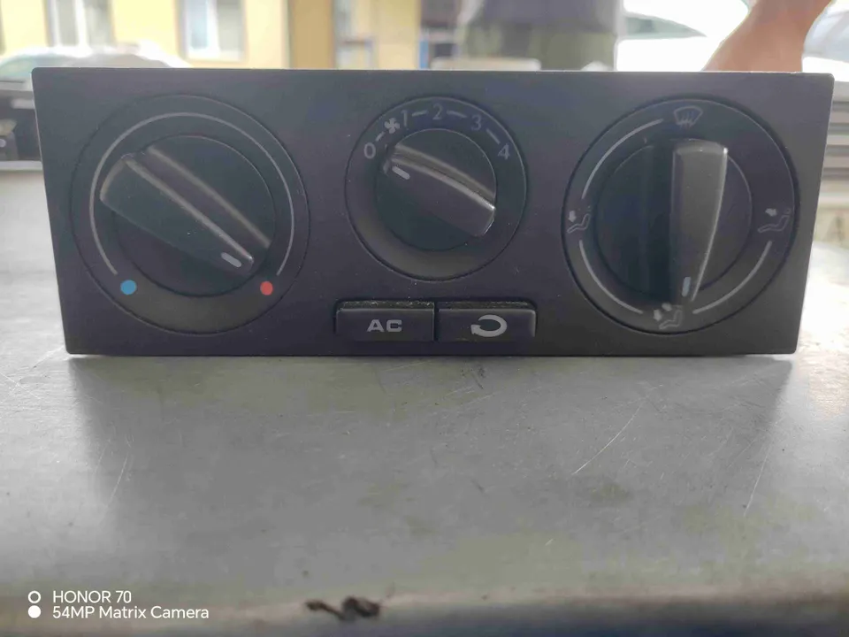 Блок управления печки/климат-контроля Volkswagen Golf, 2001 г.