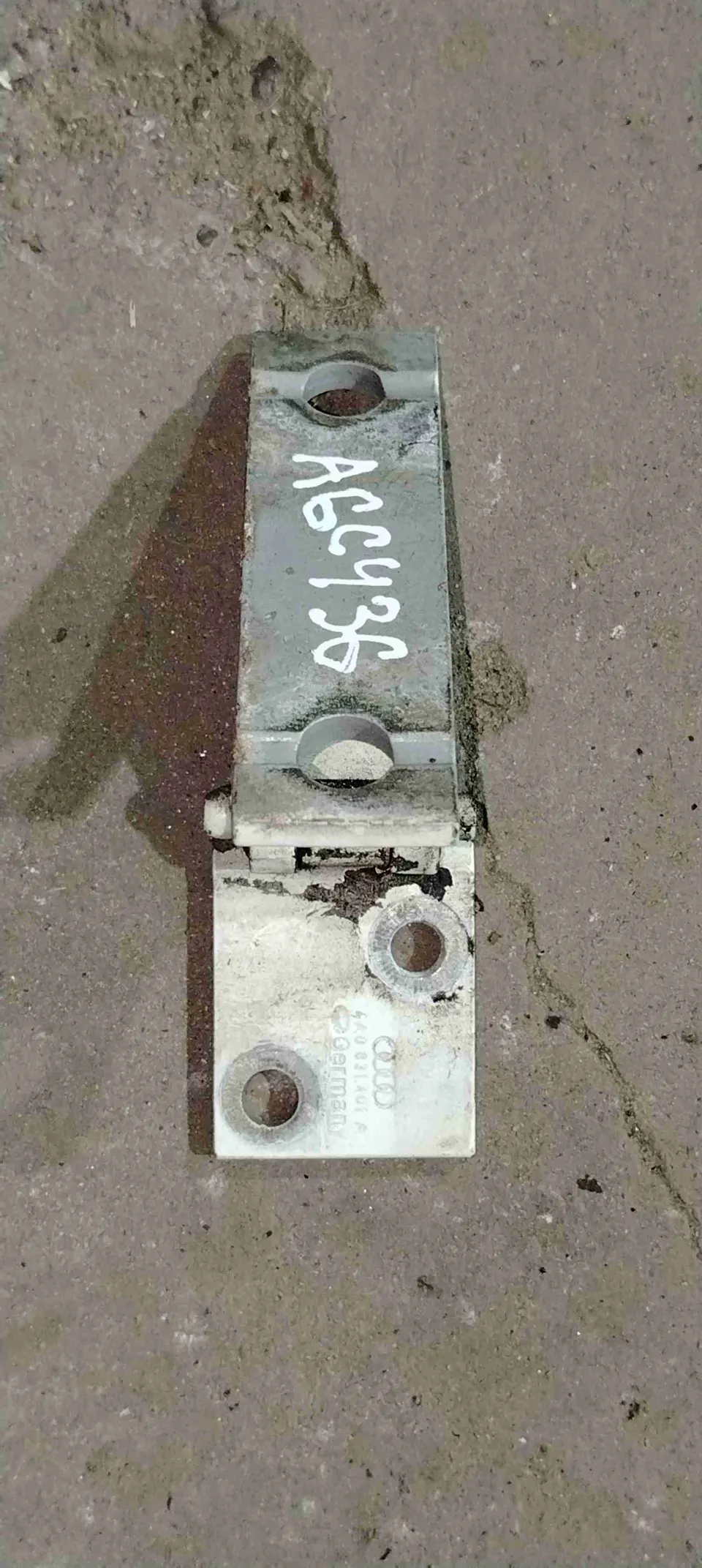 Петля двери Audi A6, 1995 г.