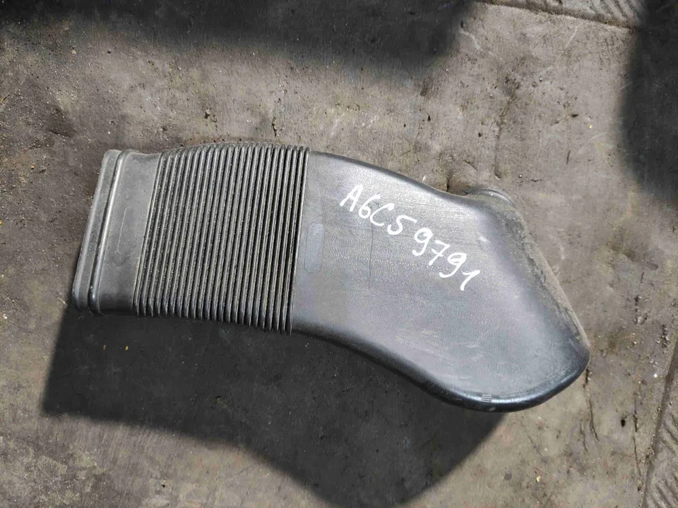 Патрубок воздушного фильтра Audi A6, 2003 г.