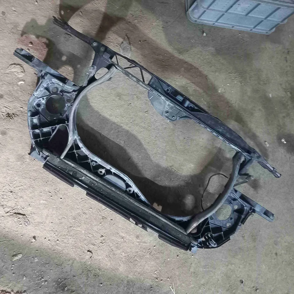 Передняя панель крепления облицовки (телевизор) Audi A4, 2002 г.