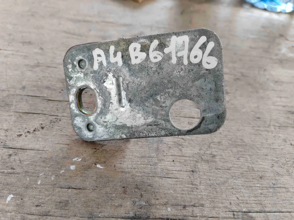 Петля двери Audi A4, 2003 г.