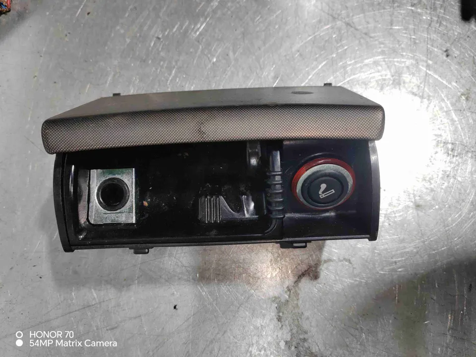 Пепельница Volkswagen Passat, 2000 г.